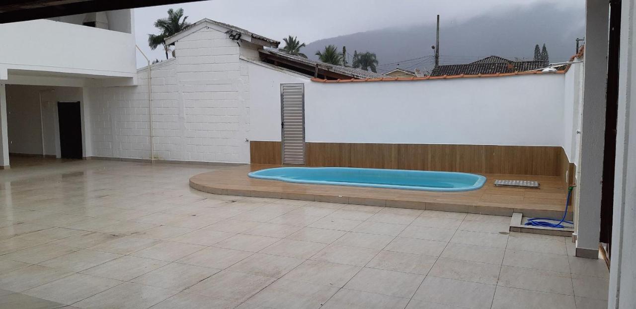 Casa de férias Maranduba Chalet: Poolside Retreat With Sea Access Ubatuba