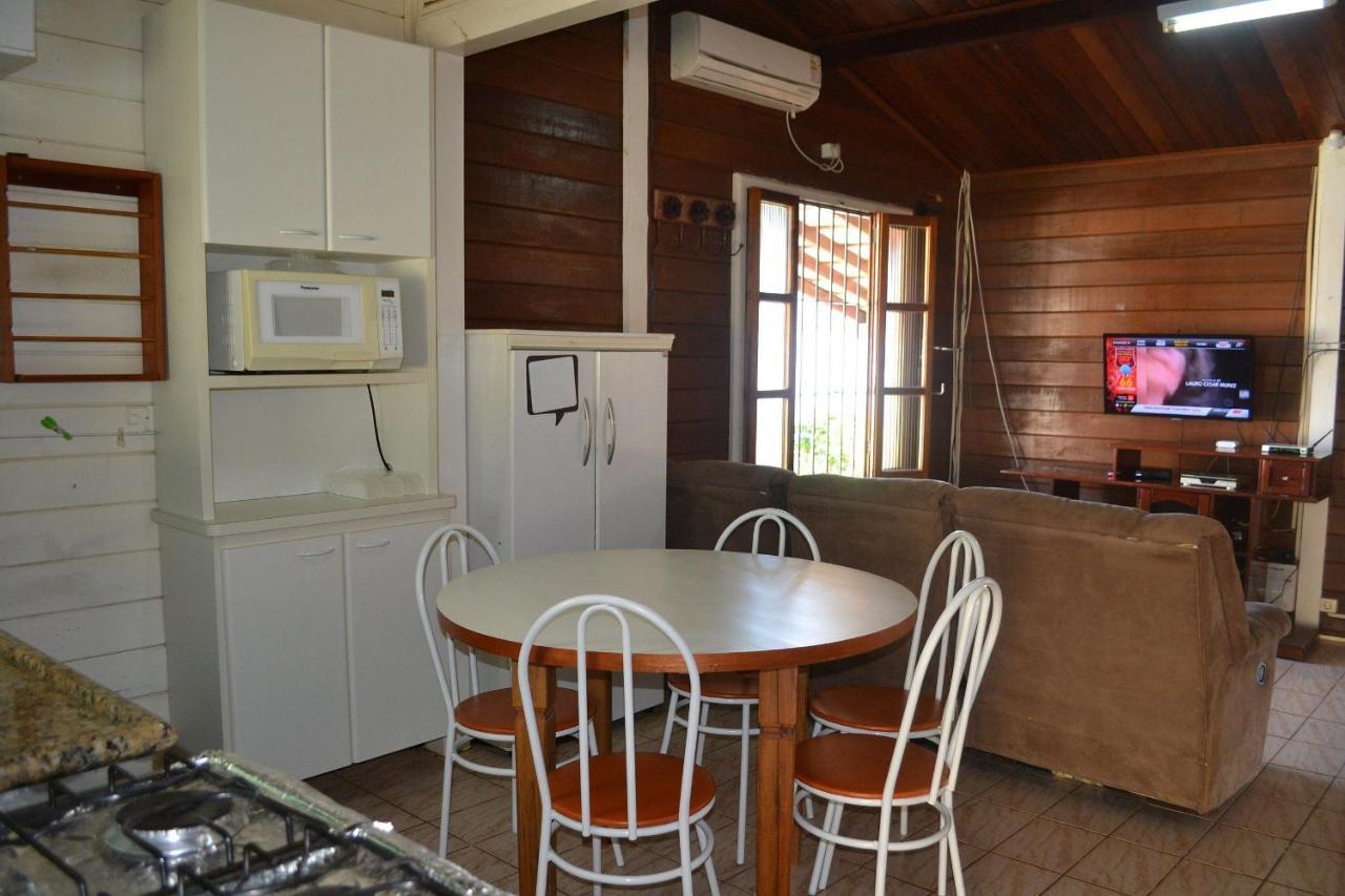 Casa de férias Maranduba Chalet: Poolside Retreat With Sea Access Ubatuba